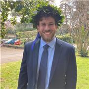 Laureato magistrale in Letterature comparate per ripetizioni di Lingua e Letteratura Inglese, Francese e Italiana principalmente per studenti di medie e superiori e per adulti